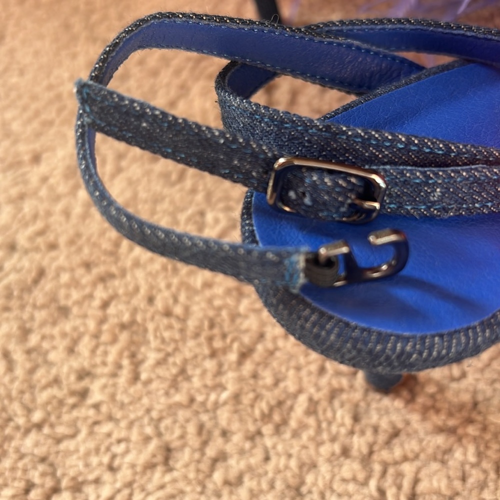 Blue Feathered Women's Sandals - Picture 6 of 6